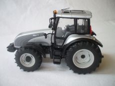 2623 Valtra T Serie in silber  1. Ed.