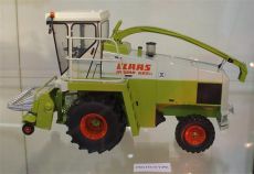 32022 Claas Jaguar 690 SL mit Gras Pick up