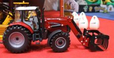 42761 Massey Ferguson MF 6480 + Frontlader  Britains