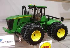 42824 John Deere 9460R mit Zwillingsreifen    Britains