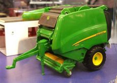 42784 John Deere 990 Rundballenpresse    Britains