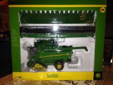 42845 John Deere S690 Mhdrescher mit Raupen