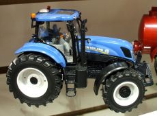 42887 New Holland T7.220