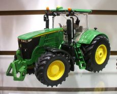 43089 John Deere 7230R  Traktor