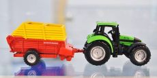 1676 Deutz Agrotron mit Pttinger Ladewagen