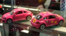 1488 VW Beetle in pink  Siku