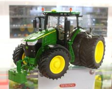 77846 John Deere 7310 R mit Zwillingsreifen hinten