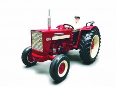 Rep600 International Harvester IH 624 mit Fahrer