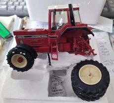 7808 International IH 1455 XL mit Zwillingsreifen