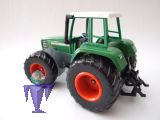 3158 Fendt 926 Favorit mit Breitreifen