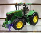 43089 John Deere 7230R  Traktor